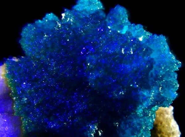 Kavansit Minerali Taşı Özellikleri ve Faydaları