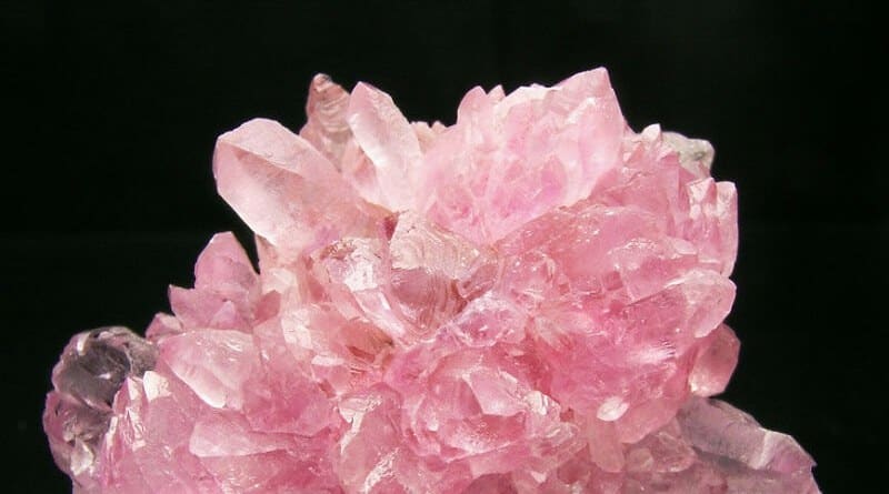 Pembe Kuvars Taşı Özellikleri ve Faydaları