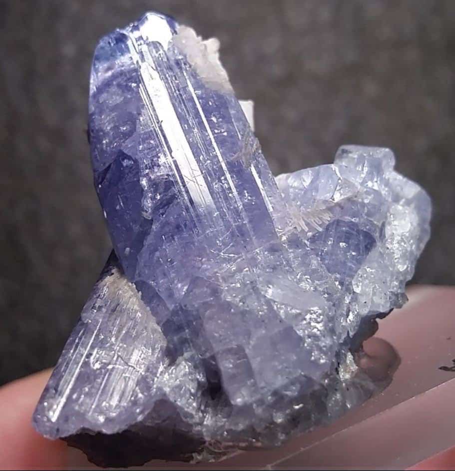 Tanzanite Stone Features and Benefits